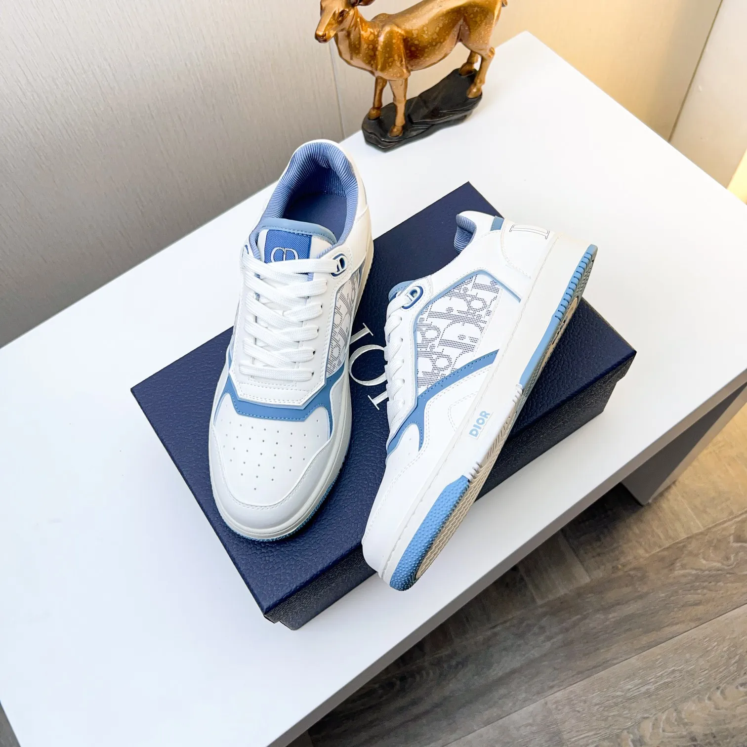 Men's Men's Shoes 💰400 [New] 🦩🦩Dior - Low-top sneakers 2025 spring men's collection new arrivals [Celebrate][Celebrate][Celebrate], reinterpret the basketball shoe design and become a classic Dior item [Strong][Strong][Strong], crafted in black and cream white smooth cowhide with beige suede, leather display on the side The CD logo, tongue, sole and back side are decorated with various distinctive details to enhance the style[666][666], while eyelet details, topstitching and rubber panels highlight the dynamic charm of its athletic style[strong][strong][strong]. It has a two-color rubber sole, which can be matched with various clothing to create a refined look. Size: 38 to 44 (45 can be customized